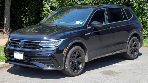 2024 Volkswagen Tiguan 4Motion SE R-Line Black (AD1)