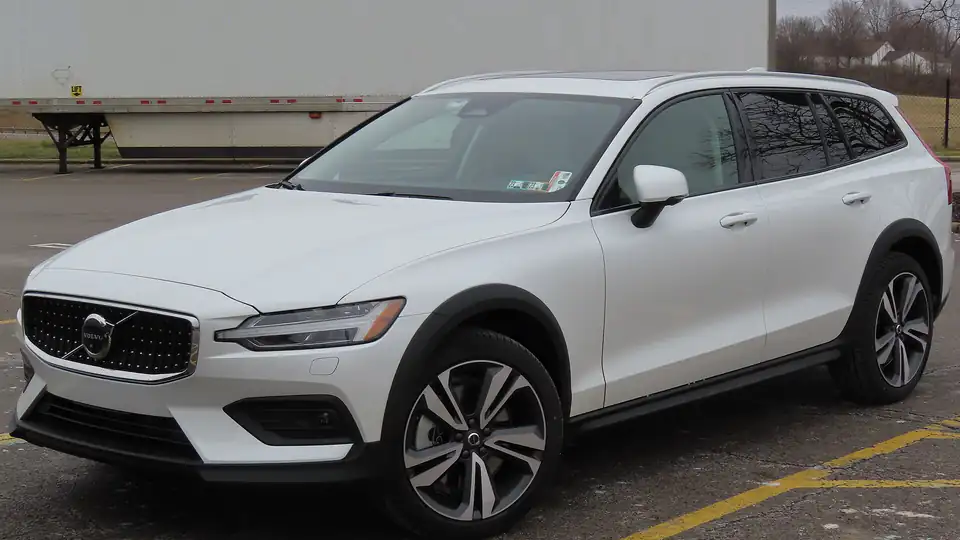 2023 Volvo V60 Cross Country B5 Plus
