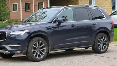 2017 Volvo XC90 T6 Momentum (SPA)